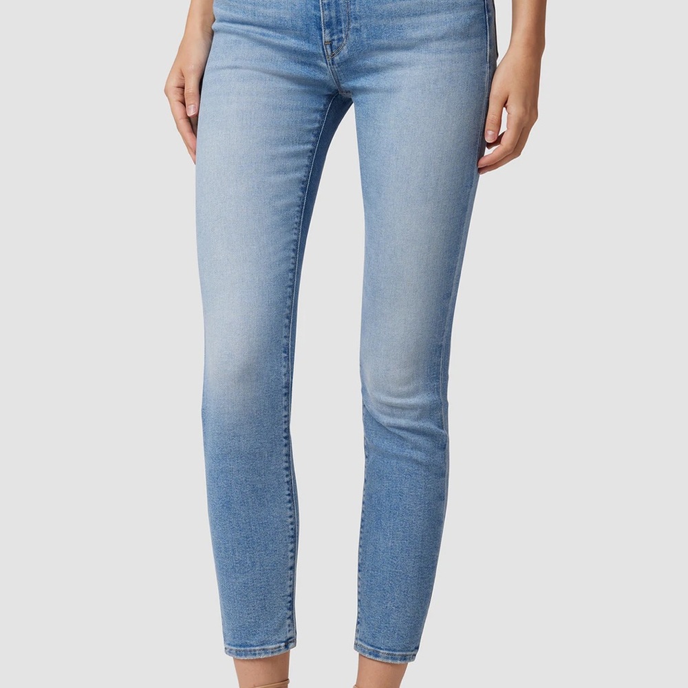 Hudson light wash mid rise skinny jeans size 28